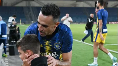 ערן זהבי עם מיכאל עידן מכבי תל אביב. ברני ארדוב