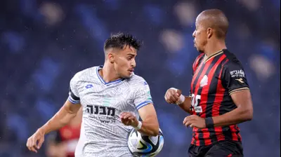 רועי אלימלך הפועל פתח תקוה מול פליפה סנטוס הפועל חיפה. מאור אלקסלסי