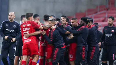 שחקני הפועל באר שבע חוגגים. דני מרון