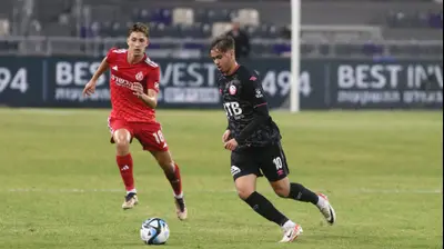 שחקן הפועל חדרה סמי בוראר, מול שחקן הפועל תל אביב טל ארצ'ל. שלומי גבאי