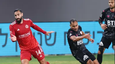 שחקן הפועל תל אביב חוסה רודריגס, מול דיא לבאבידי, הפועל חדרה. דני מרון