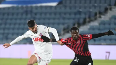 סדריק דון שחקן הפועל ירושלים מול תומר יוספי שחקן הפועל חיפה. ברני ארדוב