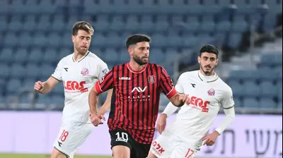 תומר אלטמן שחקן הפועל ירושלים לפני איתי בוגנים, גיא מלמד שחקני הפועל חיפה. ברני ארדוב