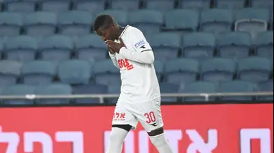 עודד צוקול שחקן הפועל חיפה חוגג שער. ברני ארדוב