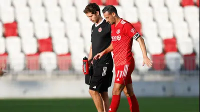 שחקן הפועל תל אביב דן איינבינדר. מאור אלקסלסי