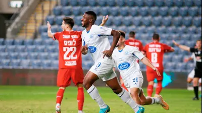 סאליו גינדו, שחקן מכבי פתח תקוה. קובי אליהו