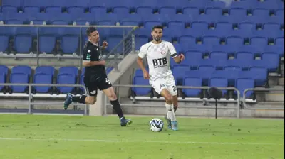 רז טוויזר שחקן הפועל חדרה לפני עידן ורד שחקן הפועל פתח תקוה. שלומי גבאי