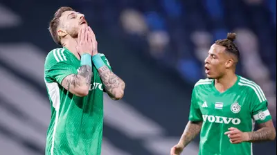 פייר קורנו שחקן מכבי חיפה מאוכזב. מאור אלקסלסי