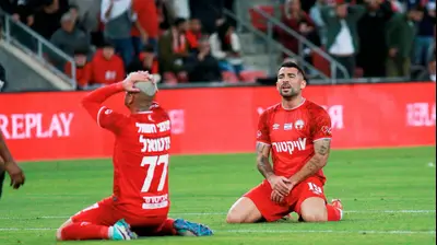 רותם חטואל עם שי אליאס הפועל באר שבע. קובי אליהו