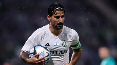 ליאור רפאלוב שחקן מכבי חיפה. מאור אלקסלסי