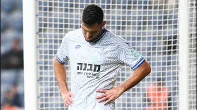 שחקן הפועל פתח תקוה איתי שכטר. ברני ארדוב