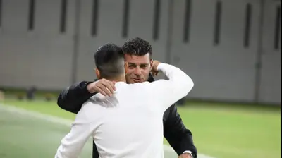 ניסו אביטן מאמן הפועל חדרה לצד אליניב ברדה מאמן הפועל באר שבע. שלומי גבאי