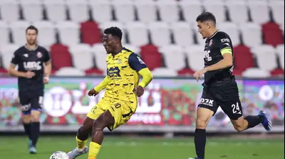 קשר מכבי בני ריינה מוחמד אוסמן מול לירן סרדל מהפועל חיפה. מאור אלקסלסי