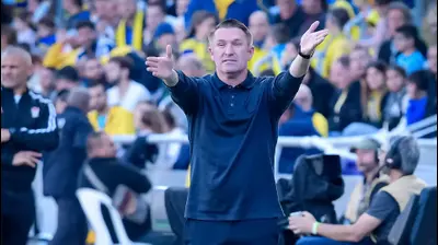 מאמן מכבי תל אביב רובי קין. אריאל שלום