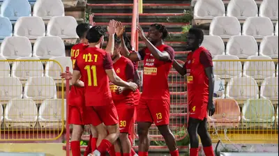 שחקני מ.ס. אשדוד חוגגים עם אסקיאל הנטי. לירון מולדובן 