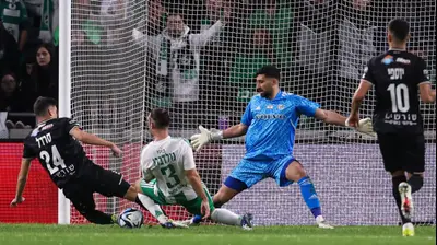 שריף כיוף, שוער מכבי חיפה. מאור אלקסלסי