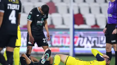 רם לוי הפועל פתח תקוה לצד שלומי אזולאי מכבי בני ריינה. מאור אלקסלסי