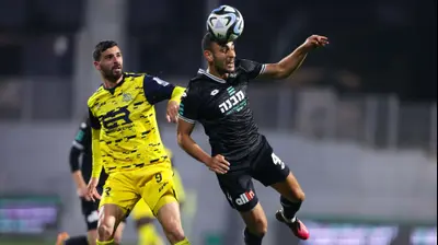 מתן גושה הפועל פתח תקוה לצד שלומי אזולאי מכבי בני ריינה. מאור אלקסלסי