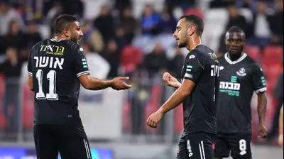 מתן גושה לצד אופק אושר הפועל פתח תקוה. מאור אלקסלסי