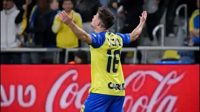 גבי קניקובסקי שחקן מכבי תל אביב חוגג שער. אריאל שלום