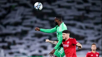 פרנזי פיירו שחקן מכבי חיפה מעל זיו מורגן שחקן הפועל תל אביב. מאור אלקסלסי