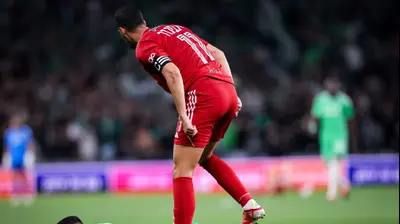 דן איינבינדר שחקן הפועל תל אביב צועק על ענאן חלאילי שחקן מכבי חיפה. מאור אלקסלסי