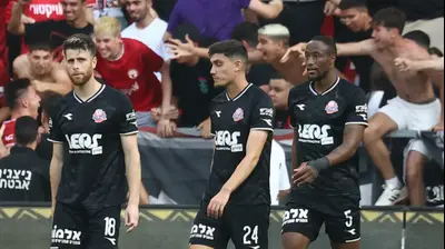 פרנן מאיימבו, לירן סרדל, גיא מלמד שחקני הפועל חיפה מאוכזבים. דני מרון