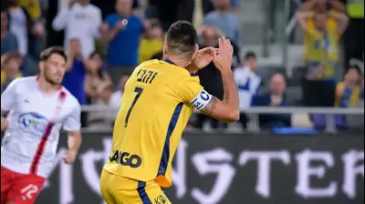 ערן זהבי שחקן מכבי תל אביב לאחר החמצה. אריאל שלום