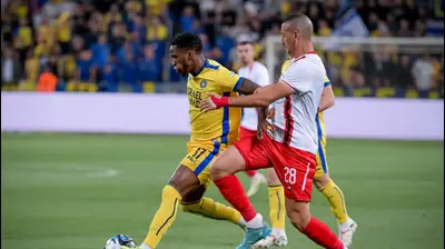 מילסון שחקן מכבי תל אביב לפני עובדיה דרויש שחקן בני סכנין. אריאל שלום