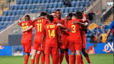 שחקני מ.ס. אשדוד חוגגים. קובי אליהו