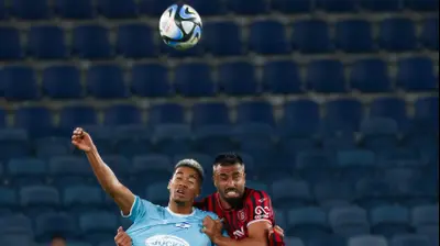 שחר פיבן הפועל ירושלים לצד עידן טוקלומטי מכבי פתח תקוה. דני מרון