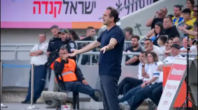 מאמן הפועל חיפה רוני לוי. אריאל שלום