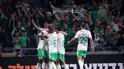 שחקני מכבי חיפה חוגגים. מאור אלקסלסי