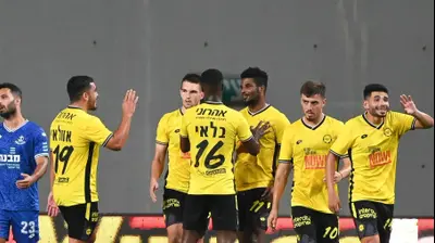 איגור זלאטנוביץ' מכבי נתניה חוגג. ברני ארדוב