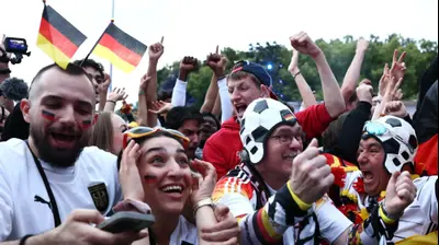 אוהדי נבחרת גרמניה חוגגים בפאן זון בברלין. רויטרס