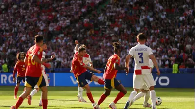 שחקן נבחרת ספרד פביאן רואיס כובש מול קרואטיה. Julian Finney,GettyImages