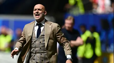 מיכאל פרובירז', מאמן נבחרת פולין. GABRIEL BOUYS/AFP,GettyImages