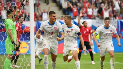 פטריק שיק חוגג במדי נבחרת צ'כיה. רויטרס