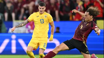 ולנטין מיחאילה נבחרת רומניה לצד ואוט פאס נבחרת בלגיה. GettyImages