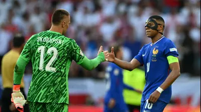 לוקאש סקורופסקי, קיליאן אמבפה, פולין נגד צרפת. GettyImages