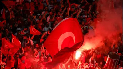 אוהדי נבחרת טורקיה עם אבוקות. ODD ANDERSEN/AFP,GettyImages