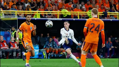 פיל פודן שחקן נבחרת אנגליה בועט לקורה. רויטרס