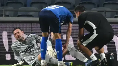 אופיר מרציאנו שוער הפועל באר שבע הפצוע. ברני ארדוב