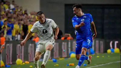 אושר דוידה מכבי תל אביב לצד אלון אזוגי מכבי פתח תקוה. אריאל שלום