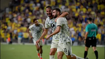 הישאם לאיוס חוגג עם שגיב יחזקאל מכבי תל אביב. אריאל שלום