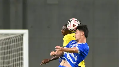 נדב נידם עירוני קרית שמונה לצד ז'אניו ביקל מכבי נתניה. ברני ארדוב