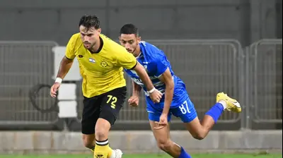 רותם קלר מכבי נתניה לצד מוחמד אבו רומי עירוני קרית שמונה. ברני ארדוב