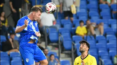 לואי חלף מכבי נתניה לצד שי בן דוד עירוני קרית שמונה. ברני ארדוב