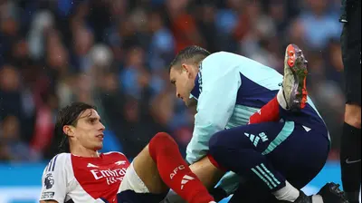 ריקרדו קלאפיורי שחקן ארסנל מקבל טיפול. רויטרס