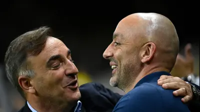 מאמן מכבי תל אביב ז'ארקו לאזטיץ', עם מאמן בראגה, קרלוס קרבליאל. MIGUEL RIOPA,GettyImages